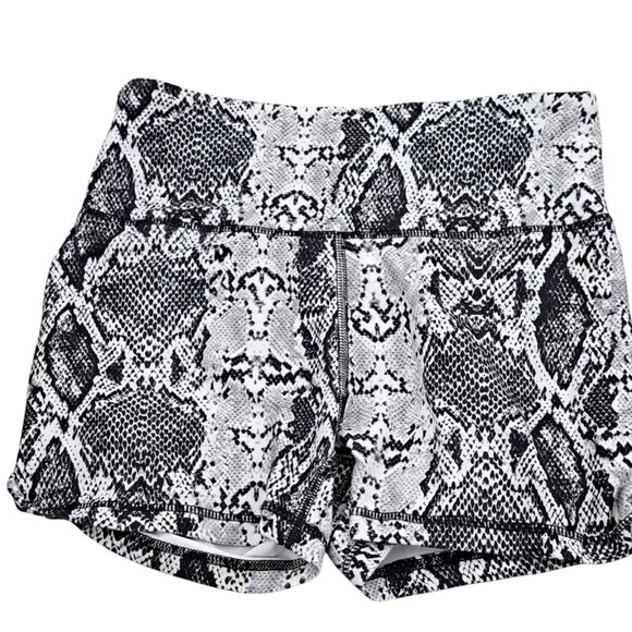Gray Black And White Snakeskin Pattern Shorts Women Size Small - Picture 5 of 7